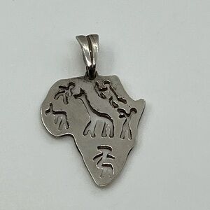 Vtg 925 Sterling Silver Continent of Africa Silhouette Safari Giraffe Pendant